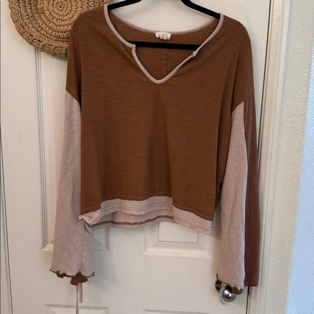 #71 POL Contrasting Color
Block Ribbed Top with Lace up Sleeve - Picture 5 of 9